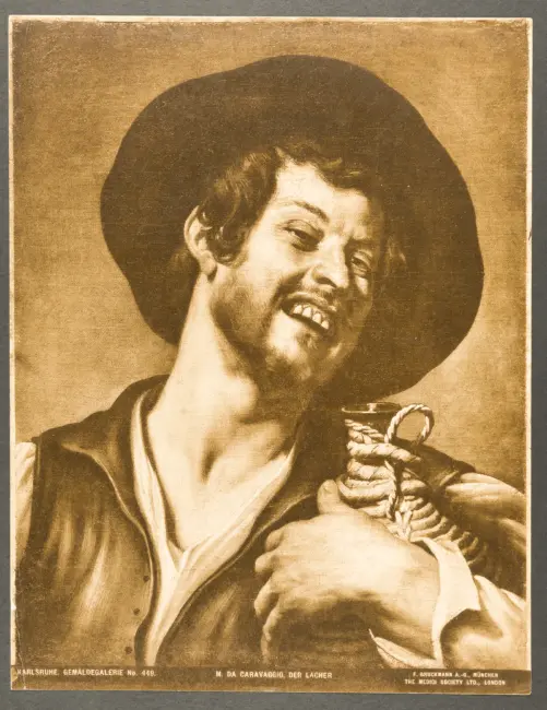 Bevitore che ride con fiasco di vino