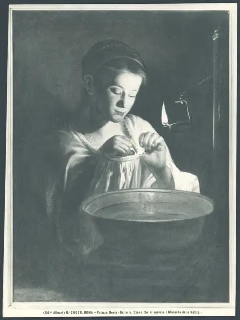 Donna che si spulcia