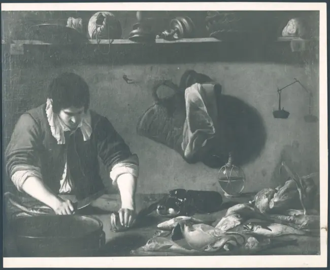 Interno di cucina con cuoco